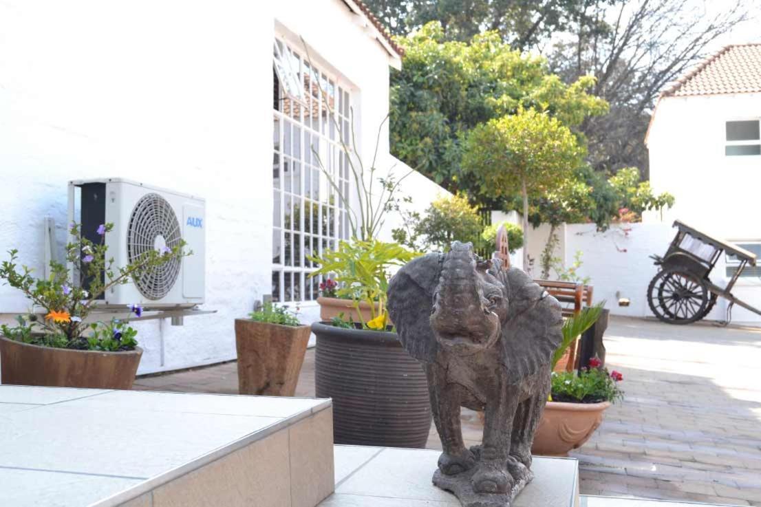 Daisy St -One Bedroom Apartment Johannesburg Exteriör bild